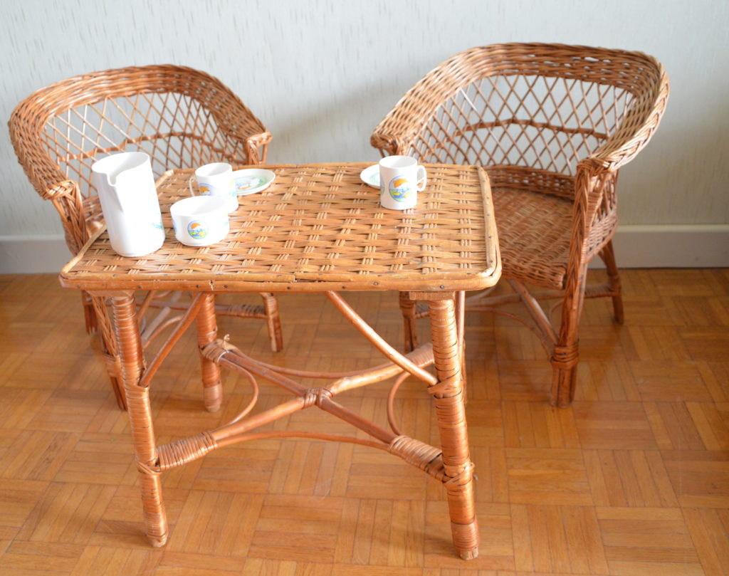 Ancien Salon Poupée Osier Rotin Fauteuil & Table Living En France 24716904